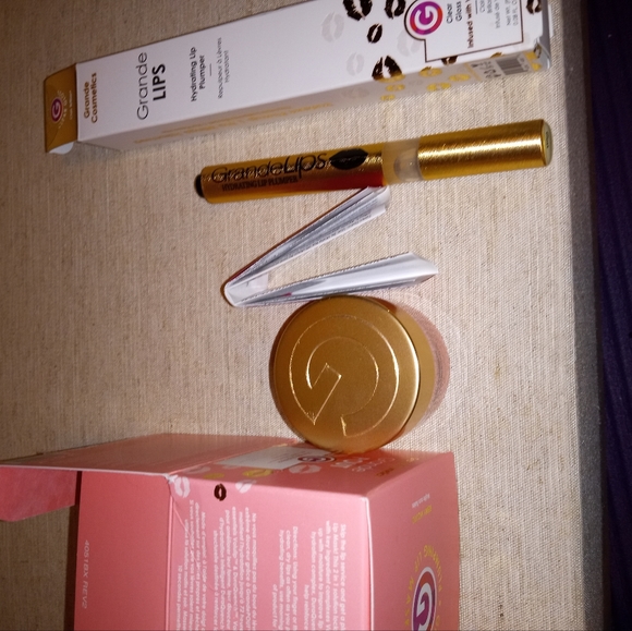 Grande Cosmetics Hydrating Lip Plumper and Grande Pout Plumping Lip Mask set - Picture 3 of 3